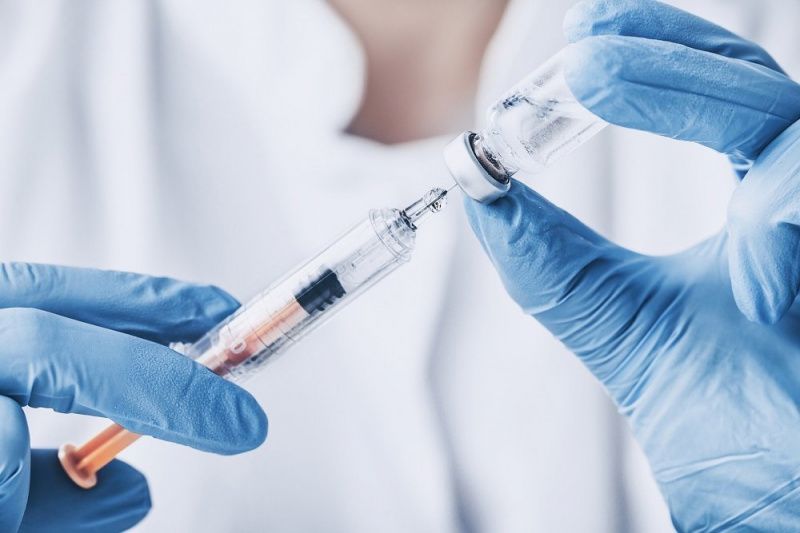 Прививка - самый надежный способ защитить себя и своих близких от тяжелого течения Covid-19 