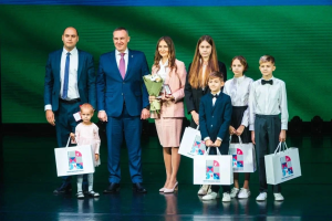 Руслан Кухарук поздравил югорчан с в Днем семьи, любви и верности
