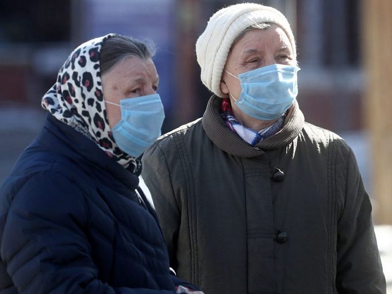 Пенсионеры в Югре стали болеть чаще из-за игнорирования правил самоизоляции