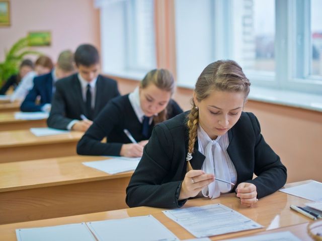 Начинается прием заявлений от выпускников прошлых лет и обучающихся по программам среднего профессионального образования для участия в итоговом сочинении