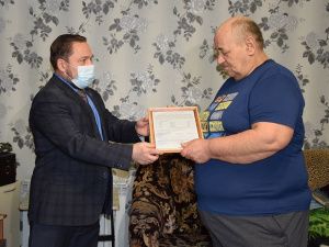 Семье ликвидатора последствий аварии на Чернобыльской АЭС вручили жилищный сертификат