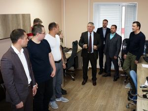 Олег Дейнека поздравил мегионских программистов 