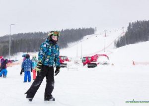В праздники югорчане могут освоить сноуборд или прокатиться на гигантском катке