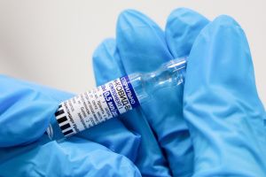 Вакцину "Спутник V" для штаммов "дельта" и "омикрон" передали для клинических исследований