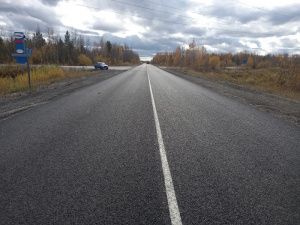 На Объездной дороге города Радужный укладка верхнего слоя асфальта выполнена на 93%