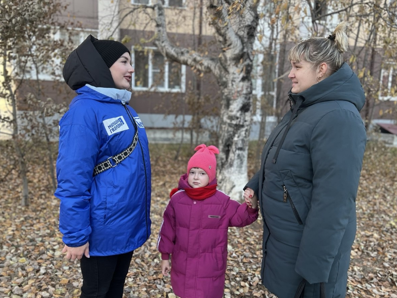Молодая Гвардия Мегиона поздравила отцов города с праздником