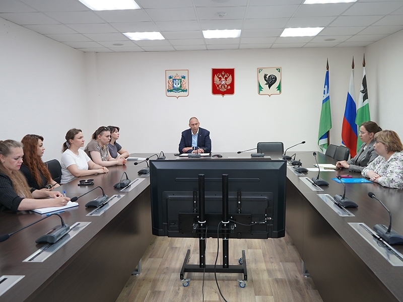 Глава Мегиона Алексей Петриченко встретился с мамами детей - воспитанников детского сада "Улыбка"