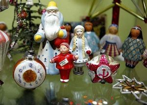 Жители Югры могут подарить старые новогодние вещи музею