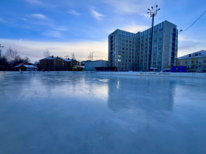 Хоккейный корт по ул.Советская, 1 приглашает мегионцев на лед!