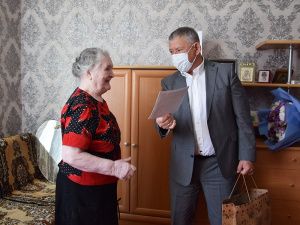 90 лет отметила труженица тыла Дина Попова