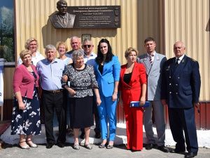 На железнодорожной станции «Мегион» установили мемориальную доску в память об ее первом начальнике Дмитрии Демиденко