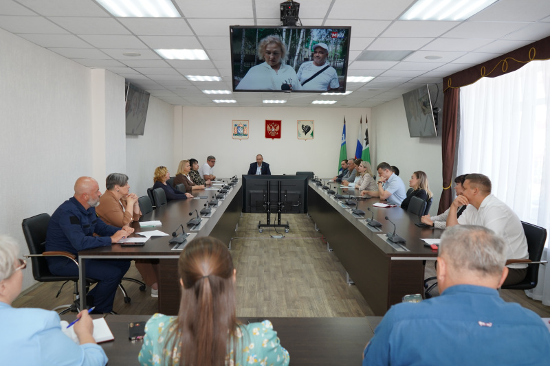 Эпидемиологическая обстановка, промывка городских магистральных водопроводных сетей и обращения жителей - эти и другие темы обсудили на аппаратном совещании в администрации Мегиона