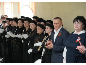 В школе № 4 открыли стенды «Лица героев»