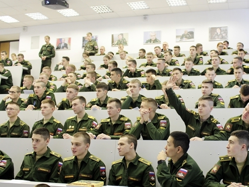 О поступлении в военные учебные заведения страны