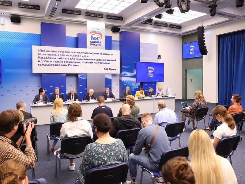 Владимир Якушев: Повестку «Единой России» в весеннюю сессию Госдумы определяла реализация Послания Президента Владимир Якушев: Повестку «Единой России» в весеннюю сессию Госдумы определяла реализация Послания Президента