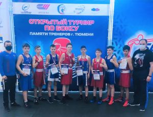 Четыре серебрянные и две бронзовые медали завоевали мегионские боксеры на соревнованиях в Тюмени
