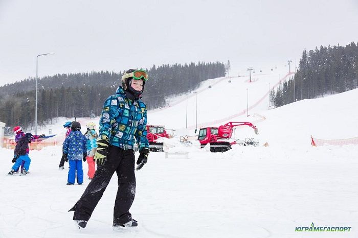 В праздники югорчане могут освоить сноуборд или прокатиться на гигантском катке