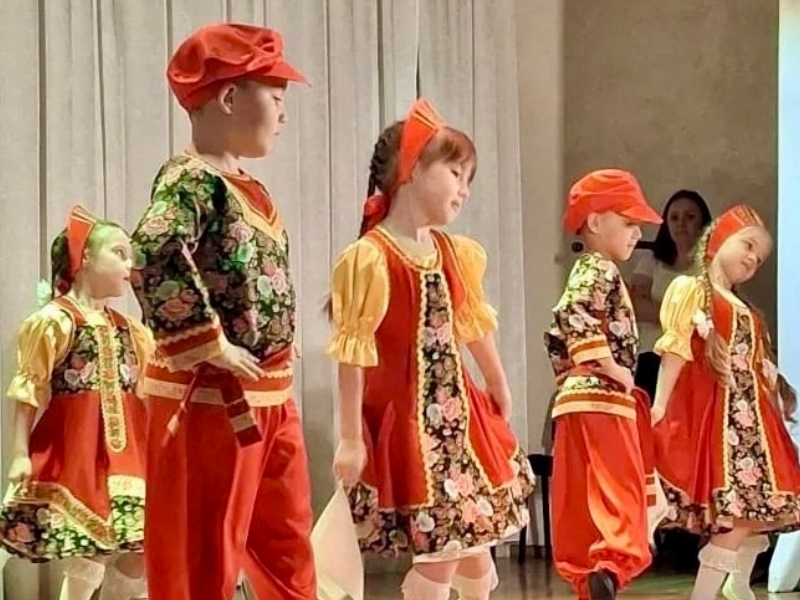 В День народного единства, в посёлке Высокий в школе №6 прошёл праздничный концерт «Мы вместе, и этим мы гордимся»!