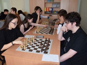 В мегионской гимназии прошел шахматный турнир ко Дню Победы