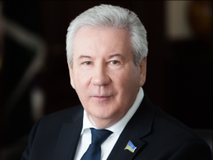 Председатель Думы Югры Борис Хохряков поздравляет югорчан с наступающим Новым годом
