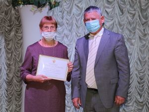 Восемь педагогов Мегиона награждены нагрудным знаком «Почетный работник воспитания и просвещения РФ»