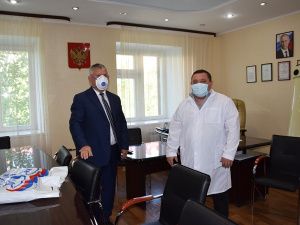Партия средств индивидуальной защиты от «Единой России» передана врачам городской больницы