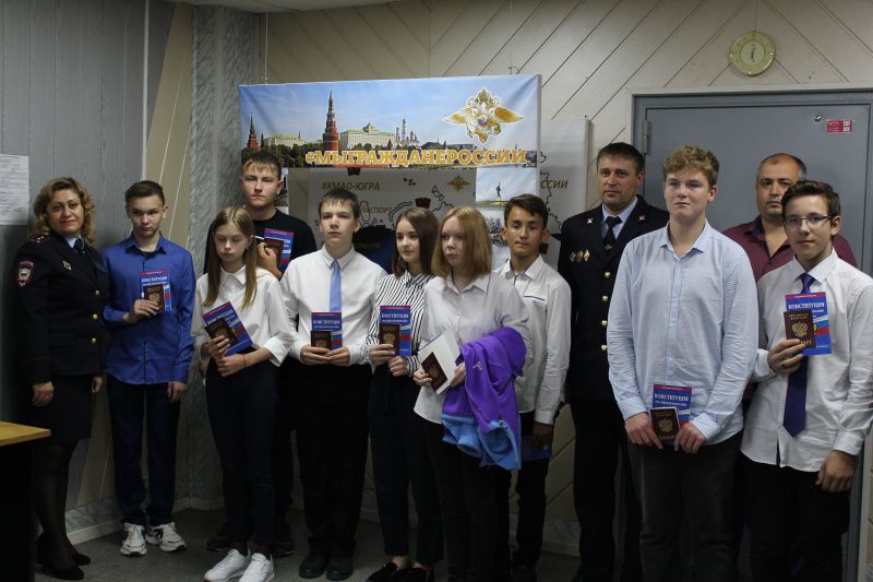 Уроки безопасности.  В вопросе безопасности мегионских детей объединили силы инспектора ГИБДД