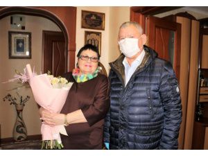 Почетный житель города Мегиона Галина Кузнецова принимает поздравления с юбилеем