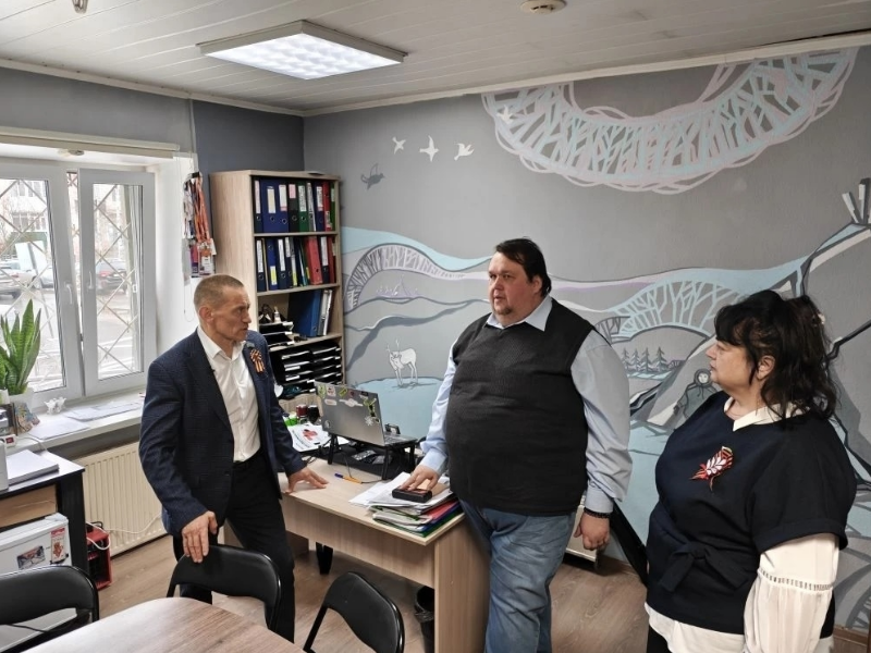 Дмитрий Аксёнов встретился с единомышленниками из мегионского пункта сбора гуманитарной помощи