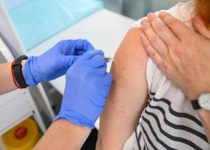 В России приостановили плановую вакцинацию из-за коронавируса