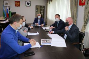 Олег Дейнека обсудил с руководителем «ЮТЭК-РС» вопросы развития энергохозяйства в муниципалитете