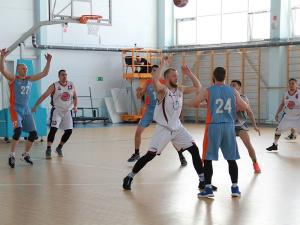 В Мегионе проходит Кубок Югры по баскетболу среди мужских команд