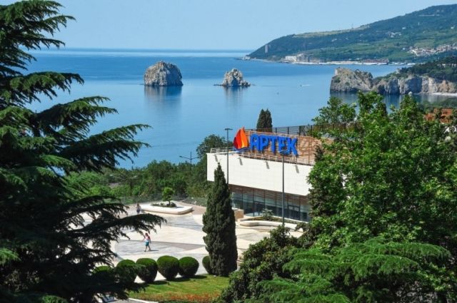 Югорские школьники отправятся в «Артек» онлайн