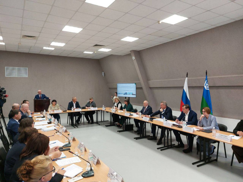 Руслан Кухарук в Нижневартовском районе обсудил коммунальные проблемы и успехи муниципалитета