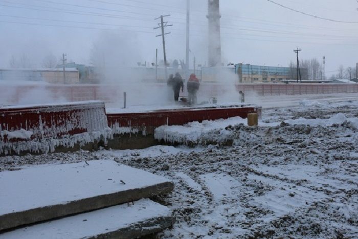 В городе продолжается работа по устранению последствий порыва