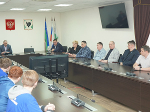 Глава Мегиона Алексей Петриченко встретился с представителями местных отделений политических партий 