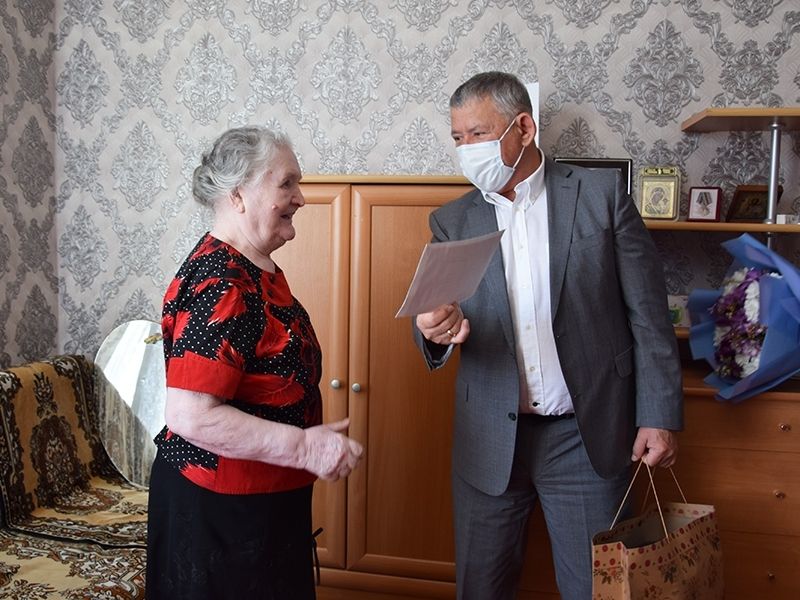 90 лет отметила труженица тыла Дина Попова