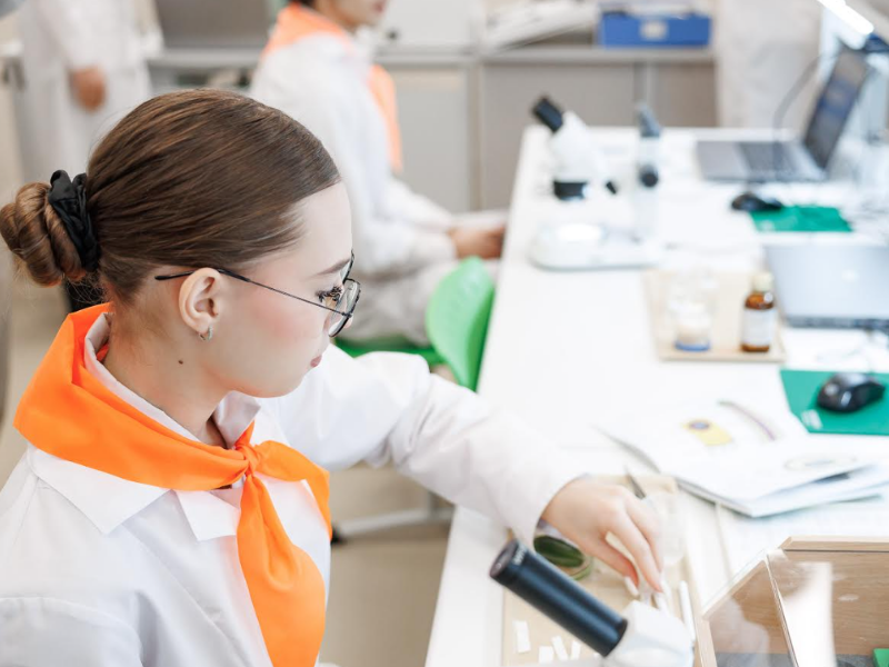 «Мегионнефтегаз» помогает школьникам осваивать цифровые технологии