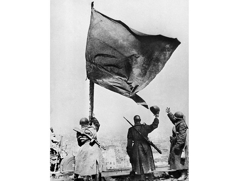 О знаменосцах Победы - в одноименном медиапроекте