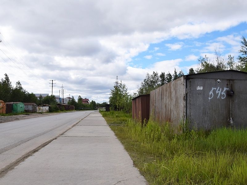 В проезде Буровиков идёт работа по вывозу металлических гаражей