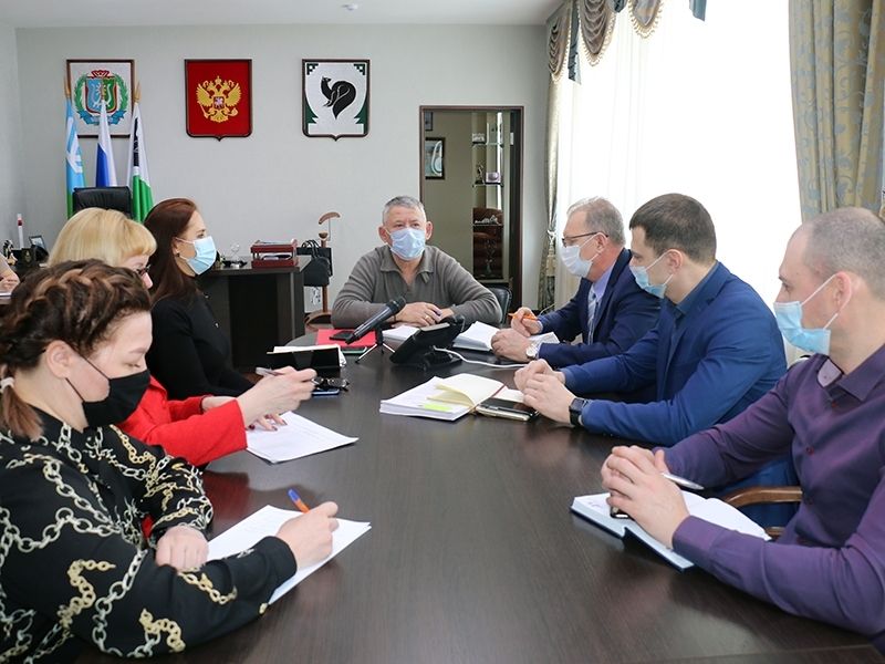 Услышать, помочь, решить: Глава города Олег Дейнека ответил на вопросы мегионцев