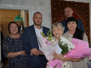 Труженица тыла Нина Фирсова празднует 95-летие