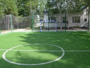 Когда слова не расходятся с делом: В Высоком инициативная группа жителей обновила спортивные площадки для занятий мини-футболом и волейболом