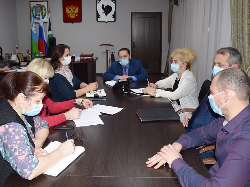 Вопросы, предложения, благодарности: Жители Мегиона позвонили на телефонную «прямую линию»