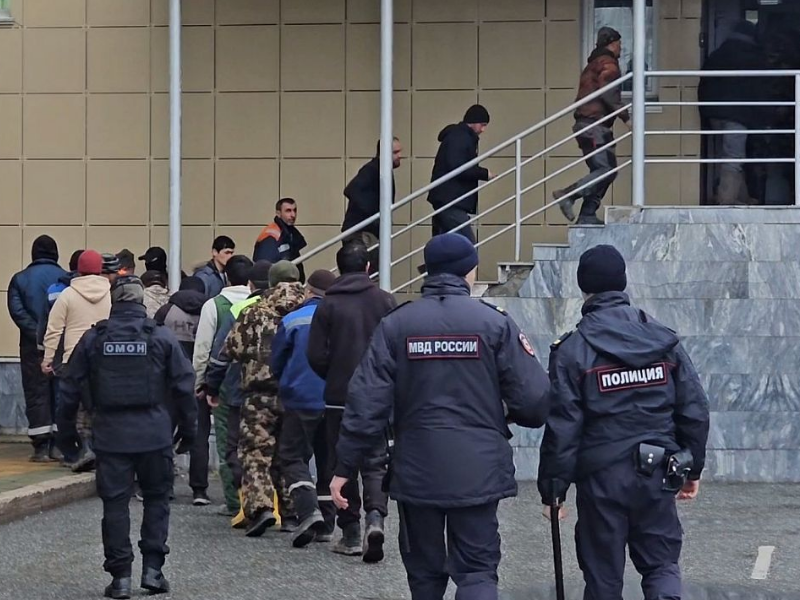 Десятки нелегалов депортированы из Сургута, почти 200 ждут высылки