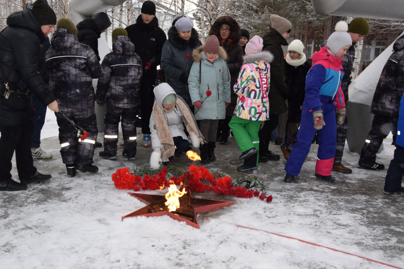 Минута молчания в память о всех безымянных героях страны