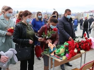 Мегионцы почтили память погибших в Казани