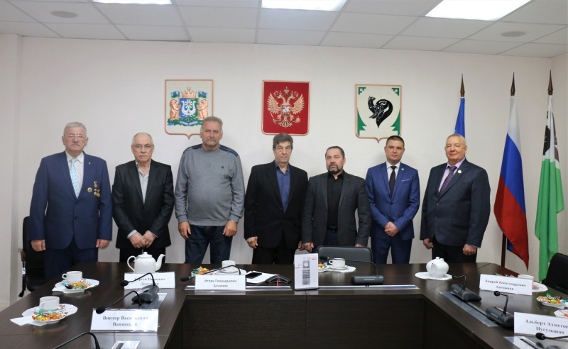 Геологи принимают поздравления