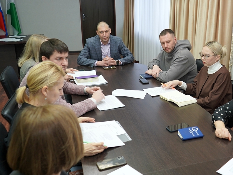 Глава города Алексей Петриченко встретился с авторами инициативных проектов