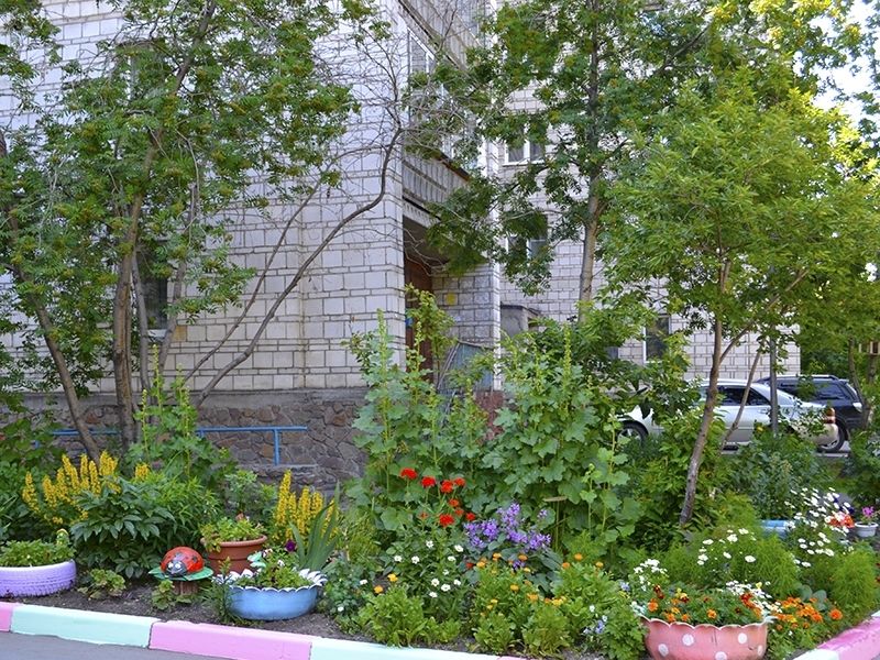 К 40-летию Мегиона проходит конкурс «Зеленый дворик»